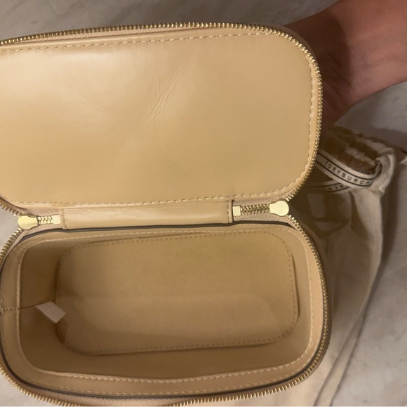 TORY BURCH  KIRA DIAMOND QUILT VANITY CASE.   Never used - Picture 8 of 10